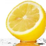 الماء الدافىء مع الليمون