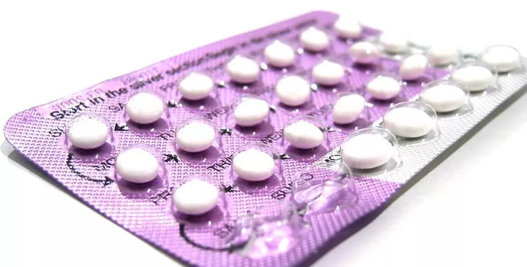 حبوب منع الحمل – ما هي وكيف تعمل ، ايجابيات وسلبيات استخدامها