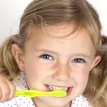 الاسنان وصحتها : 10 طرق لتعليم الطفل نظافة أسنانه
