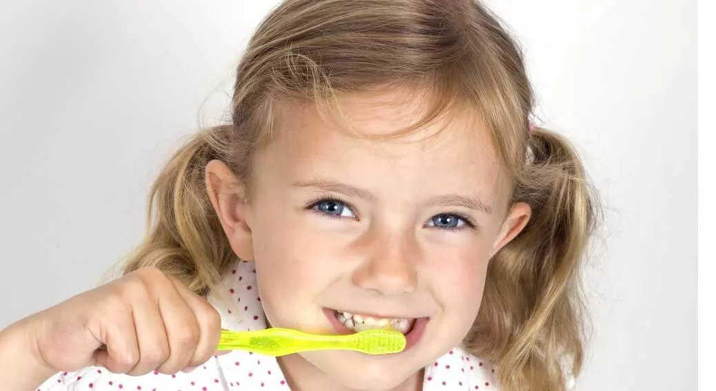 الاسنان وصحتها : 10 طرق لتعليم الطفل نظافة أسنانه