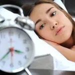 مسببات الأرق - 9 أشياء تفعلها قبل النوم تسبب الأرق