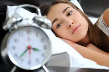 مسببات الأرق – 9 أشياء تفعلها قبل النوم تسبب الأرق