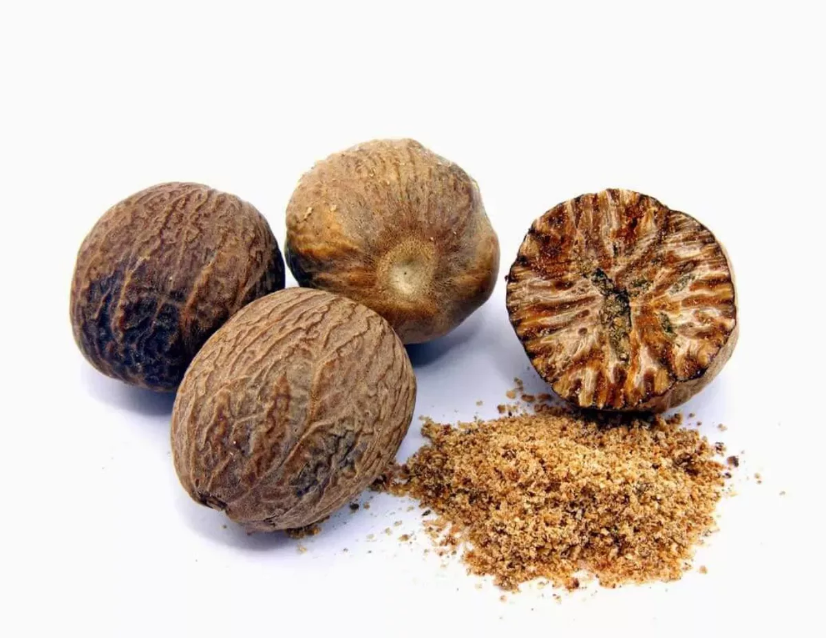 8 فوائد صحية لجوزة الطيب لخلفية جوزة الطيب العربية