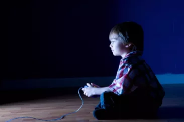 إدمان الألعاب الإلكترونية و  كيف تحمي ابنك منها ؟