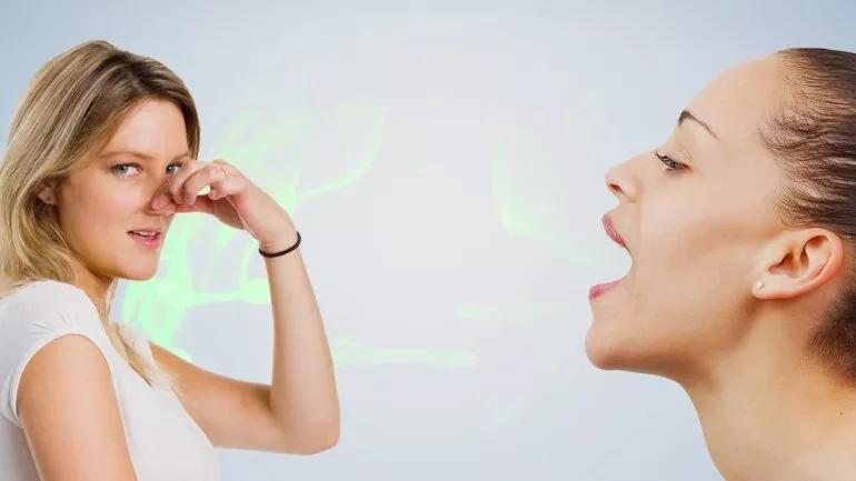 رائحة الفم الكريهة : 7 أسبابها عليك تجنبها