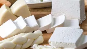 الأطعمة المفيدة أثناء الحمل لنمو الجنين بشكل صحي 2 الألبان