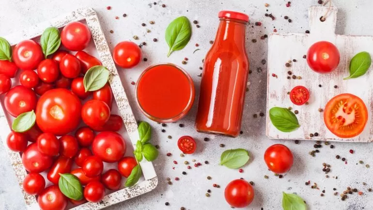 هل عصير الطماطم مفيد لك؟ الفوائد والجوانب السلبية